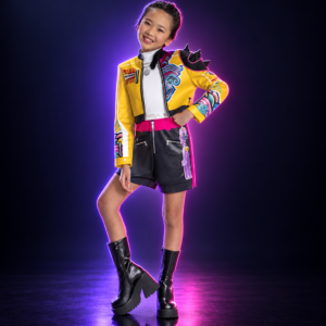 Disfraz de Rumi con chaqueta amarilla y shorts, cosplay HUNTR/X, KPop Demon Hunters