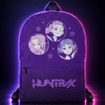 Mochila morada de HUNTR/X con Rumi, Mira y Zoey en medallones, KPop Demon Hunters