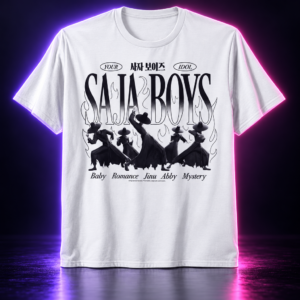 Camiseta blanca de Saja Boys con Baby, Romance, Jinu, Abby y Mystery