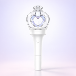 Lightstick blanco con corazón lila en cúpula transparente con corona, IVE