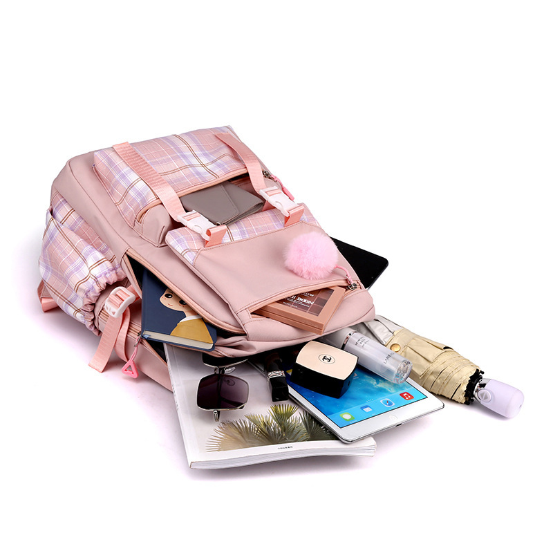 Mochila TWICE - Vista de capacidad con objetos